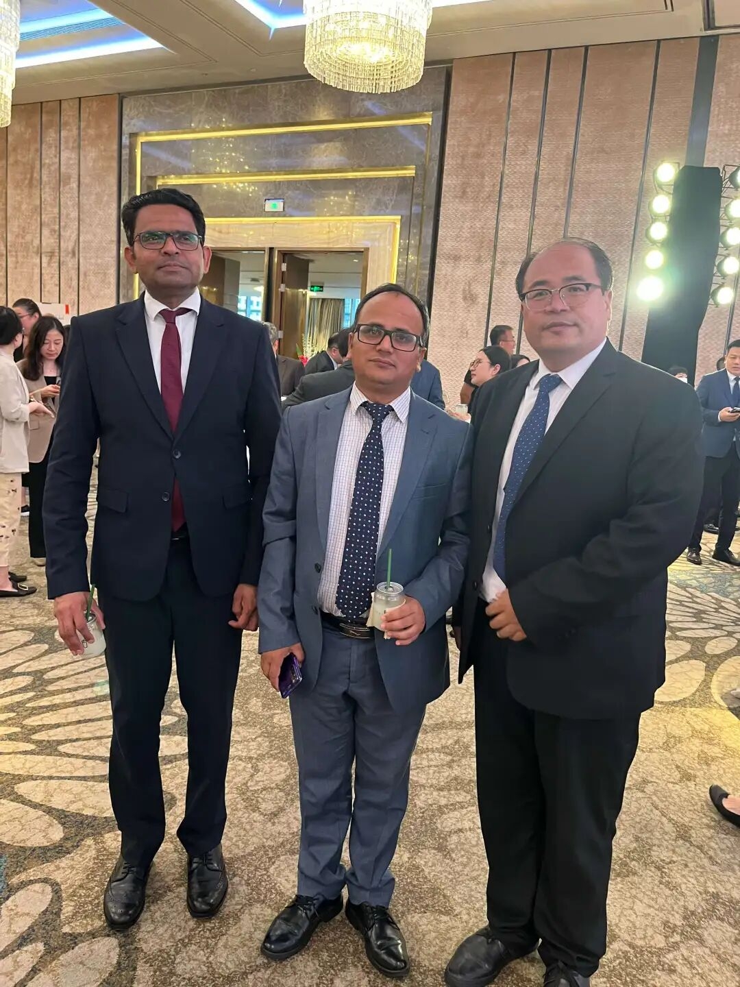 1761292375410614.jpg 2.jpg